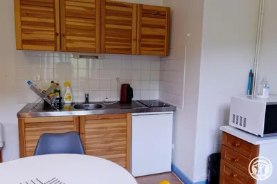 Cuisine ou kitchenette dans l'établissement Gite ecole 3