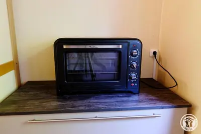 Télévision ou salle de divertissement dans l'établissement Gite ecole 3