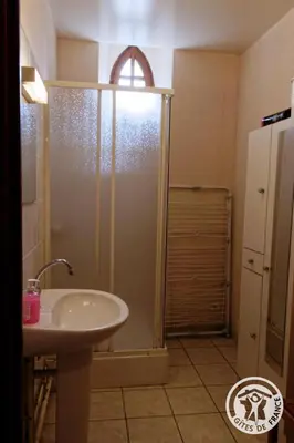 Salle de bains dans l'établissement Presbytere
