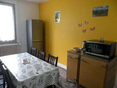 Cuisine ou kitchenette dans l'établissement Coquelicot, Entre Volcans d Auvergne et Sancy, Orcival.