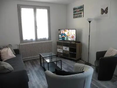Télévision ou salle de divertissement dans l'établissement Coquelicot, Entre Volcans d Auvergne et Sancy, Orcival.