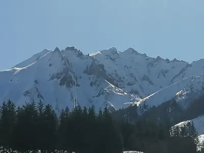 Vue générale sur la montagne ou vue sur la montagne depuis l'appartement