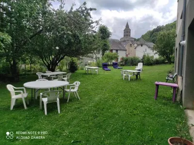 Jardin de l'établissement Coquelicot, Entre Volcans d Auvergne et Sancy, Orcival.