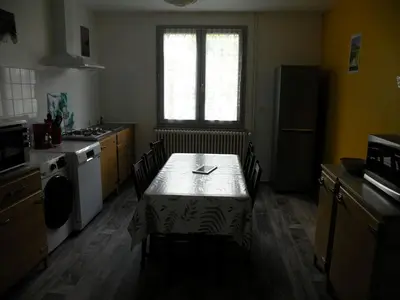 Cuisine ou kitchenette dans l'établissement Coquelicot, Entre Volcans d Auvergne et Sancy, Orcival.