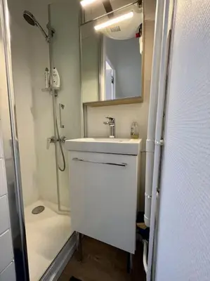 Salle de bains dans l'établissement Duplex à 5 min de la gare-DABNB