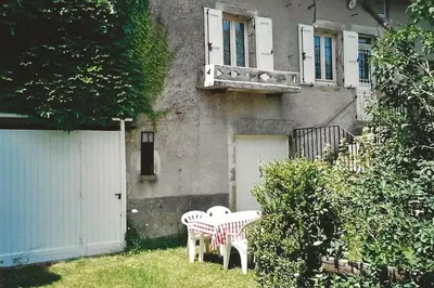 Jardin de l'établissement Maison atypique du Cantal proche Lot et Corrèze