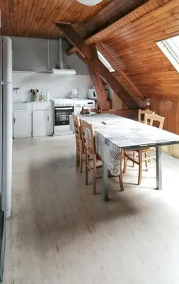 Cuisine ou kitchenette dans l'établissement Appartement familial à La Bourboule - 55 m² avec TV dans la chambre