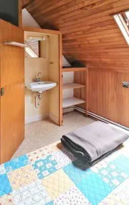 Un ou plusieurs lits dans un hébergement de l'établissement Appartement familial à La Bourboule - 55 m² avec TV dans la chambre