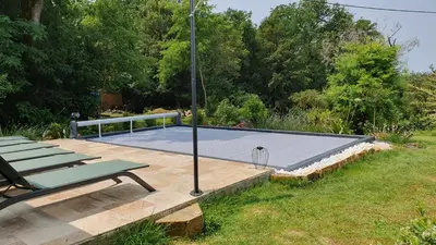 Piscine de l'établissement Le Clos d'Ô Maison de standing Le Milan avec sa piscine chauffée proche de Sarlat ou située à proximité