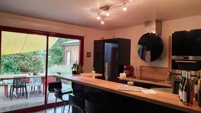 Cuisine ou kitchenette dans l'établissement Le Clos d'Ô Maison de standing Le Milan avec sa piscine chauffée proche de Sarlat