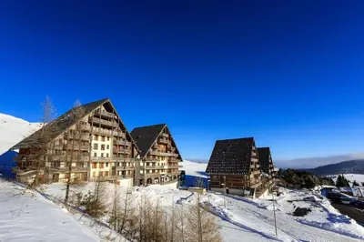 Vue générale sur la montagne ou vue sur la montagne depuis l'appartement