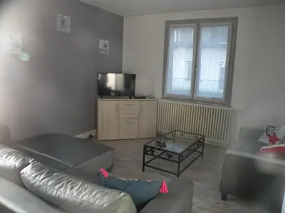 Télévision ou salle de divertissement dans l'établissement Tulipe, appartement 5 personnes, entre Sancy et Volcans d'Auvergne