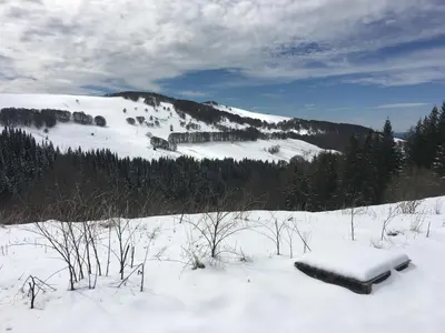 L'établissement Maison auvergnate traditionnelle récemment rénovée en hiver