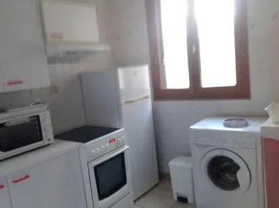 Cuisine ou kitchenette dans l'établissement Appartement confortable à Saint-Martin, 60 m², jardin spacieux