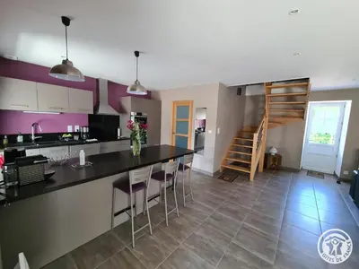 Cuisine ou kitchenette dans l'établissement Le chapelou