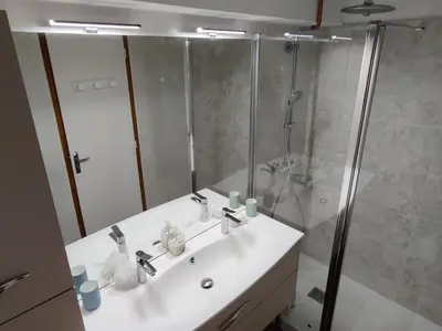Salle de bains dans l'établissement Les Chardonnerets