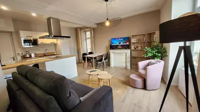 Cuisine ou kitchenette dans l'établissement Les Appartements de Louis Spacieux-centre ville-mairie