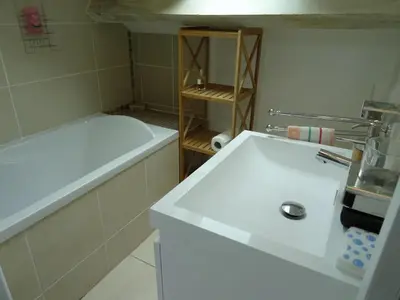 Salle de bains dans l'établissement Cottage in Auvergne near Puy Mary