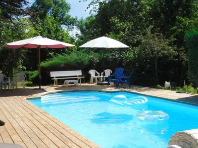 Piscine de l'établissement Cottage in Auvergne near Puy Mary ou située à proximité