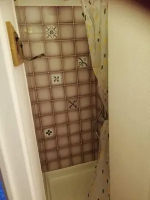 Salle de bains dans l'établissement Le nid douillet Univers linge fourni