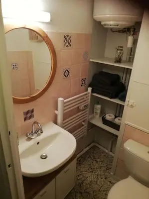 Salle de bains dans l'établissement Le nid douillet Univers linge fourni
