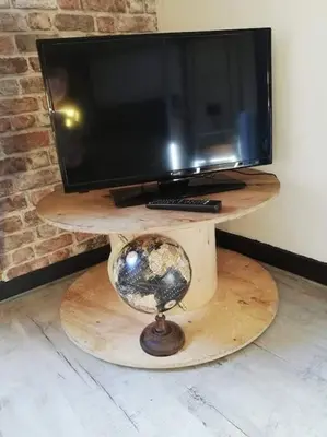 Télévision ou salle de divertissement dans l'établissement Le Nid douillet splendide Linge fourni