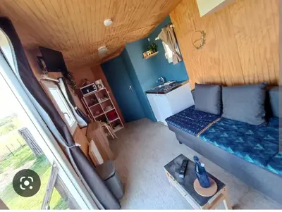 Coin salon dans l'établissement Logement insolite au cœur de l'Auvergne