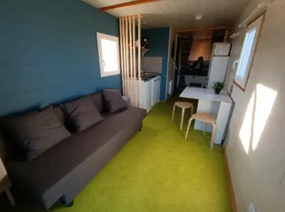 Coin salon dans l'établissement Logement insolite au cœur de l'Auvergne