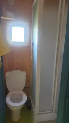 Salle de bains dans l'établissement Logement insolite au cœur de l'Auvergne