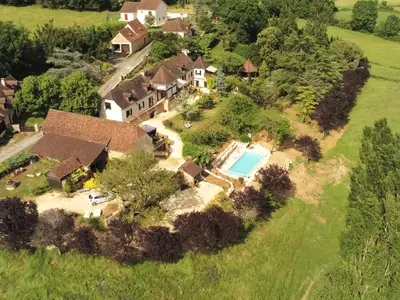 Piscine de l'établissement La Nature des Sens - Gîte les Cèdres ou située à proximité