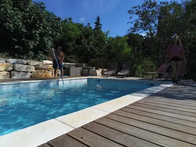 Piscine de l'établissement La Nature des Sens - Gîte les Cèdres ou située à proximité