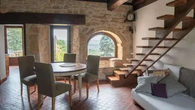 Coin salon dans l'établissement La Nature des Sens - Gîte les Cèdres