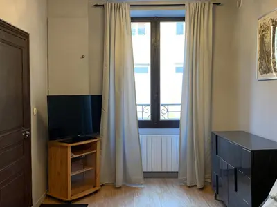Télévision ou salle de divertissement dans l'établissement Le Val Fleuri