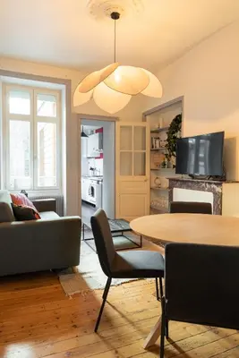 Cuisine ou kitchenette dans l'établissement Appart chaleureux face gare
