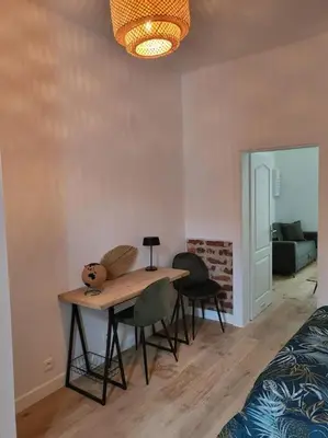 Coin salon dans l'établissement Appartement moderne calme et spacieux-Centre Thuillat