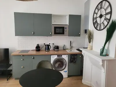 Cuisine ou kitchenette dans l'établissement Appartement moderne calme et spacieux-Centre Thuillat