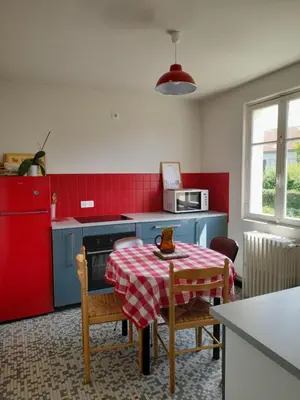 Cuisine ou kitchenette dans l'établissement La maison aux volets bleus
