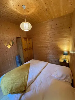 Un ou plusieurs lits dans un hébergement de l'établissement Appt lumineux centre ville du Mont Dore Vue Sancy