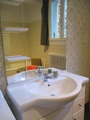 Salle de bains dans l'établissement Gîte les Bois - 45 m2