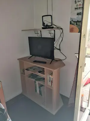 Cuisine ou kitchenette dans l'établissement Studio charmant à Treignac avec terrasse de 22 m²