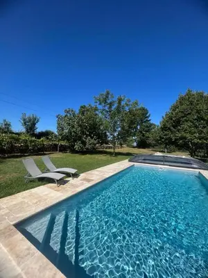 Piscine de l'établissement Au Grand Bonheur - Gîte Padirac - Rocamadour ou située à proximité