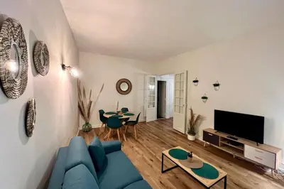 Télévision ou salle de divertissement dans l'établissement Casa Teyssier #3 - T2 bis en Hyper Centre