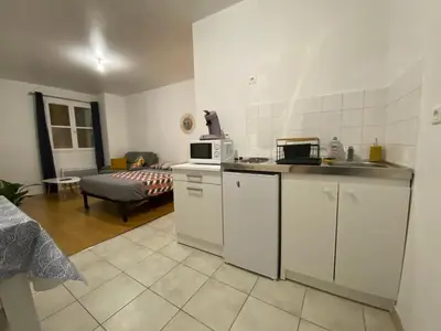 Cuisine ou kitchenette dans l'établissement Studio chaleureux Centre Ville