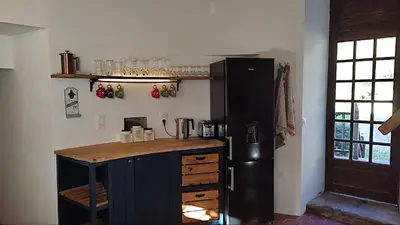 Cuisine ou kitchenette dans l'établissement The Unique Round Tower Gite at Chateau de Chauvac