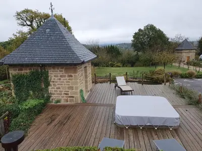 Jardin de l'établissement Le Pigeonnier de Lissac