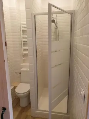 Salle de bains dans l'établissement Les Iris Véranda Parcking