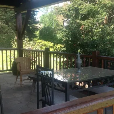 Balcon ou terrasse dans l'établissement superbe petite maison de caractère dans le Cantal