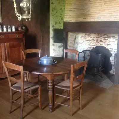 Coin salon dans l'établissement superbe petite maison de caractère dans le Cantal