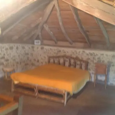 Un ou plusieurs lits dans un hébergement de l'établissement superbe petite maison de caractère dans le Cantal
