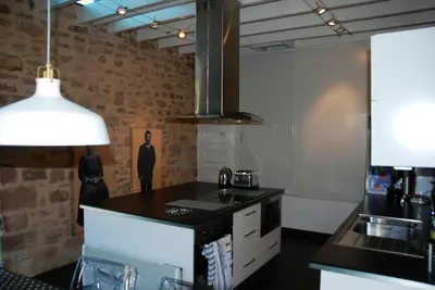 Cuisine ou kitchenette dans l'établissement Villa spacieuse à Noailhac avec piscine privée